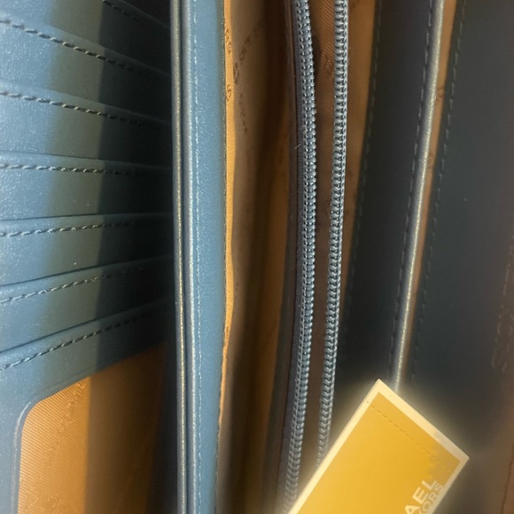 Michael Kors Wallet - Picture 12 of 16